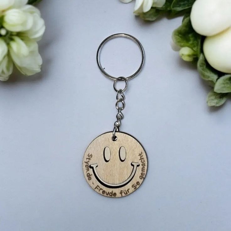جاکلیدی چوبی برش لیزری به شکل کلید با لوگو و QR کد آژانس املاک